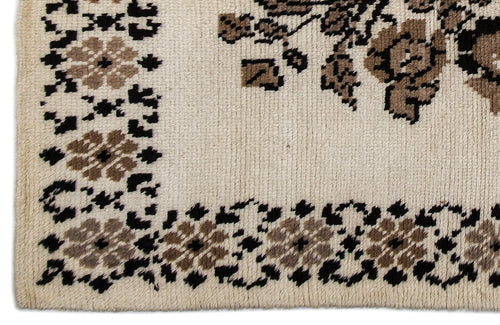 Girit Beige Floral Wool Handmade Area Rug 5'7" x 7'1"