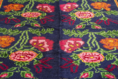 Girit Black Floral Wool Handmade Area Rug 5'7" x 6'3"