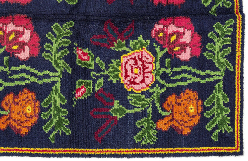 Girit Black Floral Wool Handmade Area Rug 5'7" x 6'3"