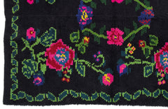 Girit Black Floral Wool Handmade Area Rug 5'2" x 6'7"
