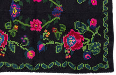 Girit Black Floral Wool Handmade Area Rug 5'2" x 6'7"