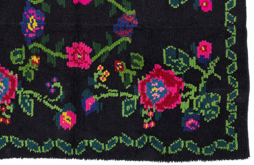 Girit Black Floral Wool Handmade Area Rug 5'2" x 6'7"