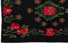Girit Black Floral Wool Handmade Area Rug 4'8" x 6'11"