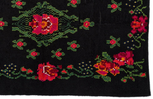 Girit Black Floral Wool Handmade Area Rug 4'8" x 6'11"