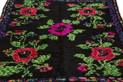 Girit Black Floral Wool Handmade Area Rug 5'2" x 7'5"