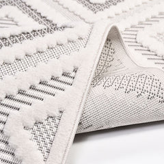 Geometric Area Rug – Machine Made Rug With Durable Polyester Yarn, 8mm Pile Height