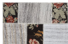 Teselya 1217 White Floral Wool Handmade Area Rug 5'3" x 7'7"