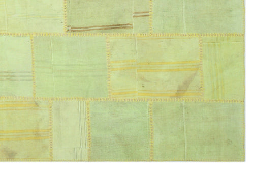 Teselya Green Patchwork Wool Handmade Area Rug 6'6" x 9'11"