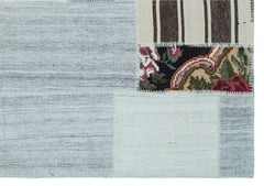 Teselya Red Floral Wool Handmade Area Rug 5'0" x 7'1"