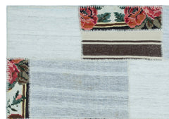 Teselya Red Floral Wool Handmade Area Rug 5'0" x 7'1"