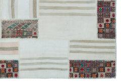 Teselya Beige Patchwork Wool Handmade Area Rug 5'3" x 7'9"
