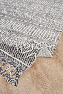 Grey Geometric Area Rug - Machine Made Cotton Yarn Carpet | Non Shedding