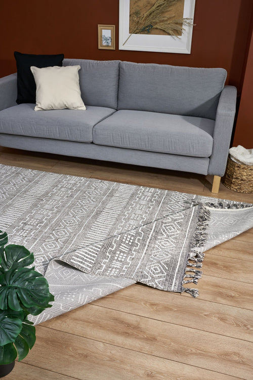 Grey Geometric Area Rug - Machine Made Cotton Yarn Carpet | Non Shedding