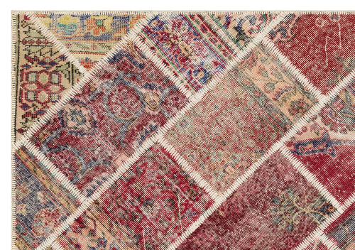 Iskece Red Patchwork Wool Handmade Area Rug 5'4" x 7'8"