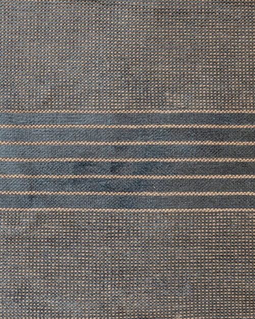 Modern Viscose Area Rug – Machine Made Anthracite Carpet with Fringed Edges
