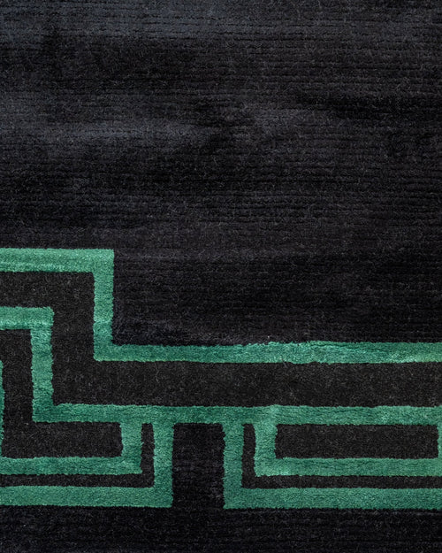 Viscose Area Rug - Lavender Decorative Rug with Black Frame & Fringed Edges