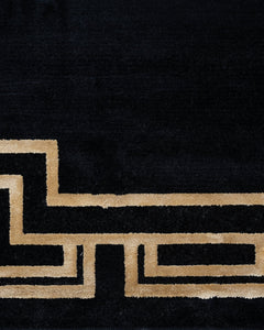 Viscose Area Rug – Black Frame Machine Made Rug With Fringed Edge