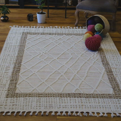 Cream Geometric Area Rug – Machine Made Polypropylene Carpet by Dolce Vita