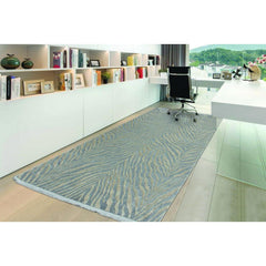 Modern Grey Area Rug - Machine Made Polypropylene Carpet With Soft Texture & 10 mm Pile Height