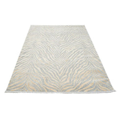 Modern Grey Area Rug - Machine Made Polypropylene Carpet With Soft Texture & 10 mm Pile Height
