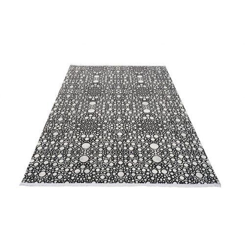 Black Geometric Area Rug – Machine Made Polypropylene Carpet With Soft Texture