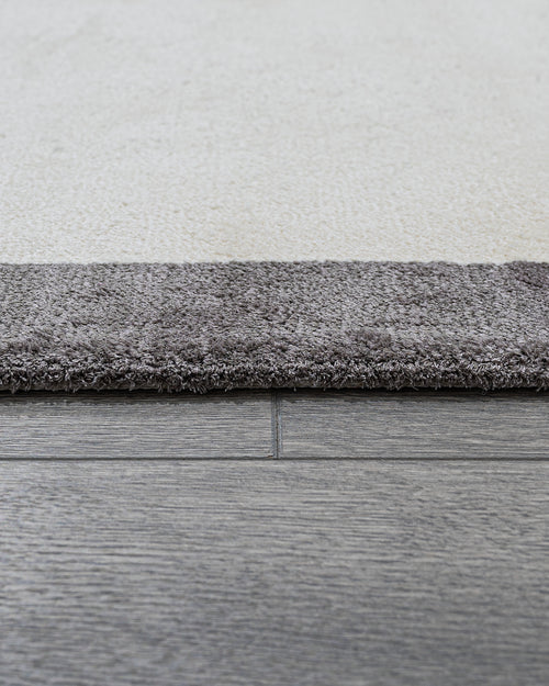 Axminster Viscose Rug – 3S Cream Frame Machine Made Carpet With Soft Texture