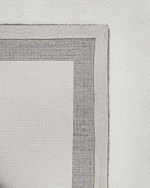 Axminster Viscose Rug – 3S Cream Frame Machine Made Carpet With Soft Texture