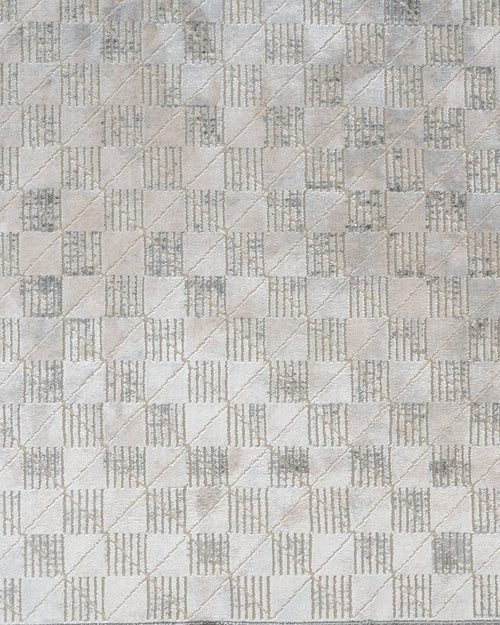 Grey Geometric Area Rug – Machine Made Viscose Carpet with Fringed Edges