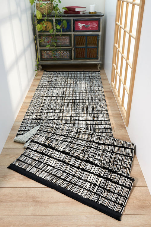Black Striped Area Rug – Machine Made Rug with Cotton Yarn for Living Room